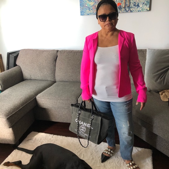 Gorgeous neon pink blazer - Picture 2 of 9